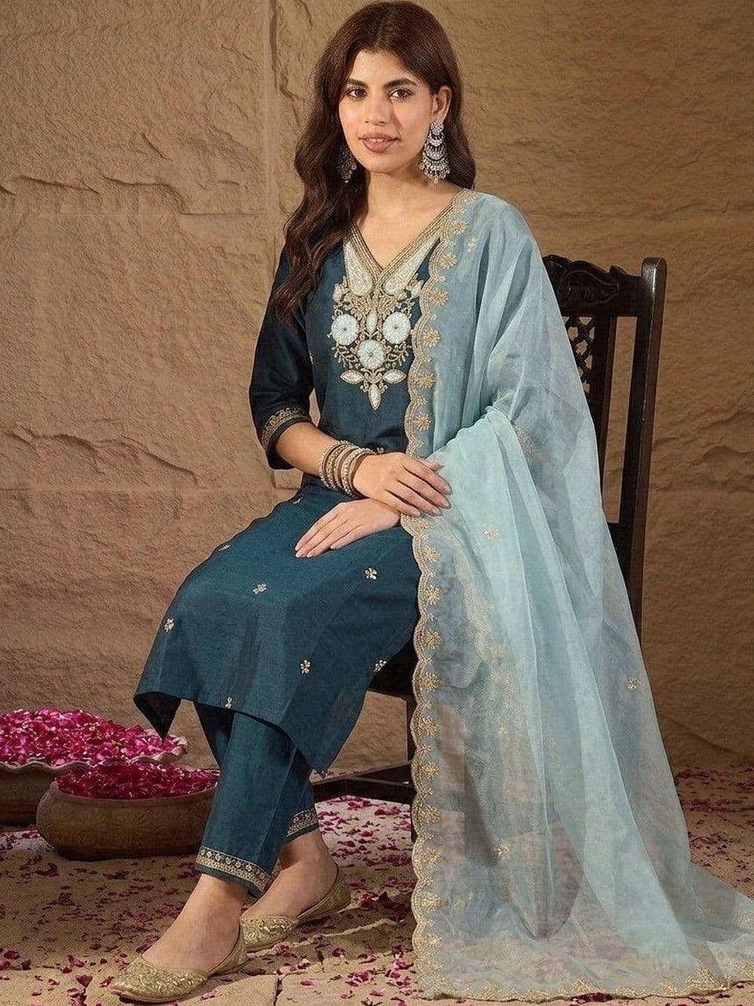 House of Pataudi Women Ethnic Motifs Embroidered Regular Thread Work Kurta with Trousers & With Dupatta thumbnail 4