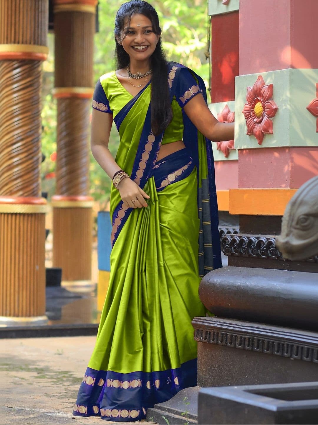 KALINI Woven Design Zari Designer Gadwal Saree thumbnail 4