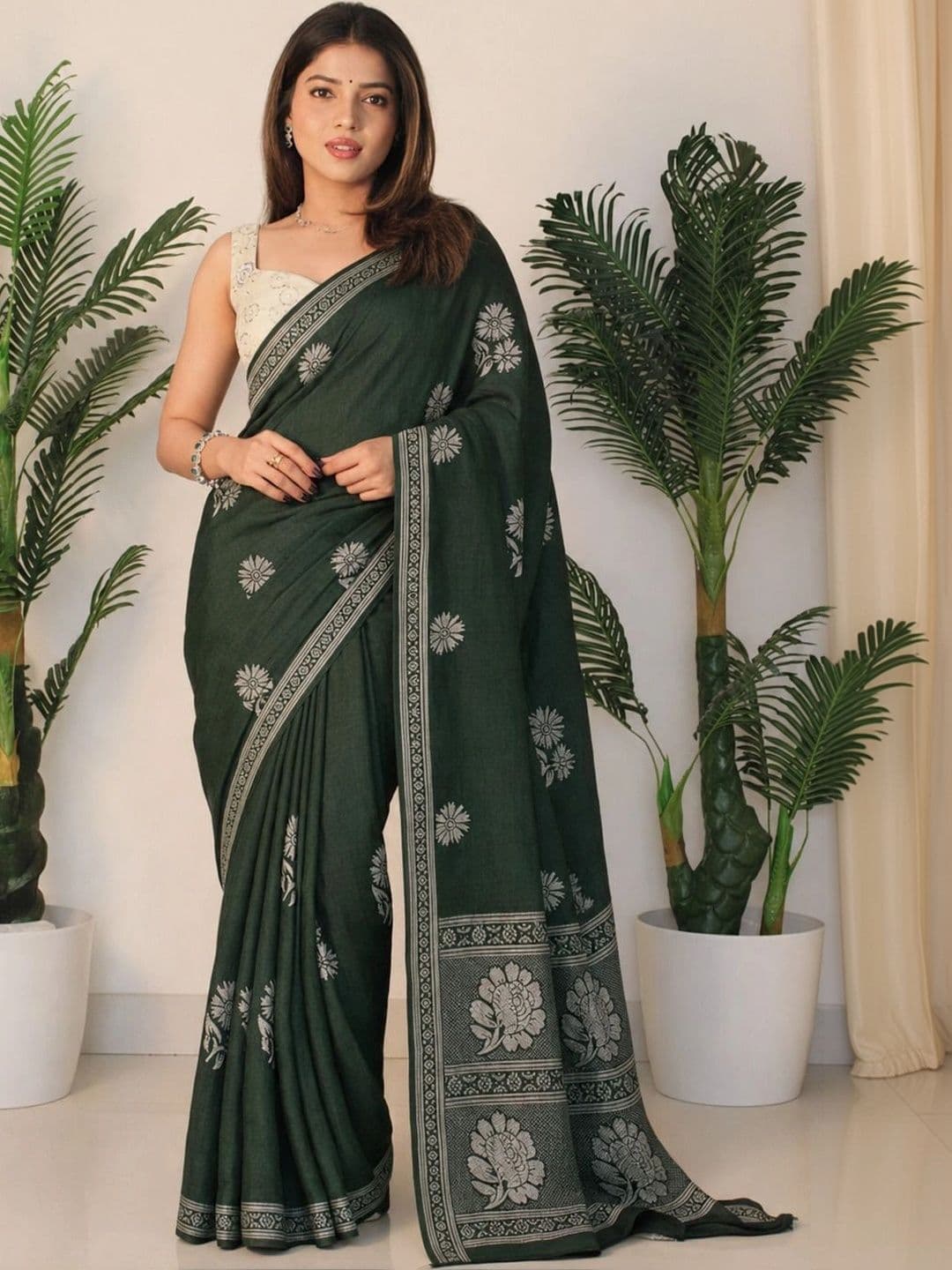 SANJANA  SILK SANJANA SILK Floral Zari Silk Blend Saree - view 1