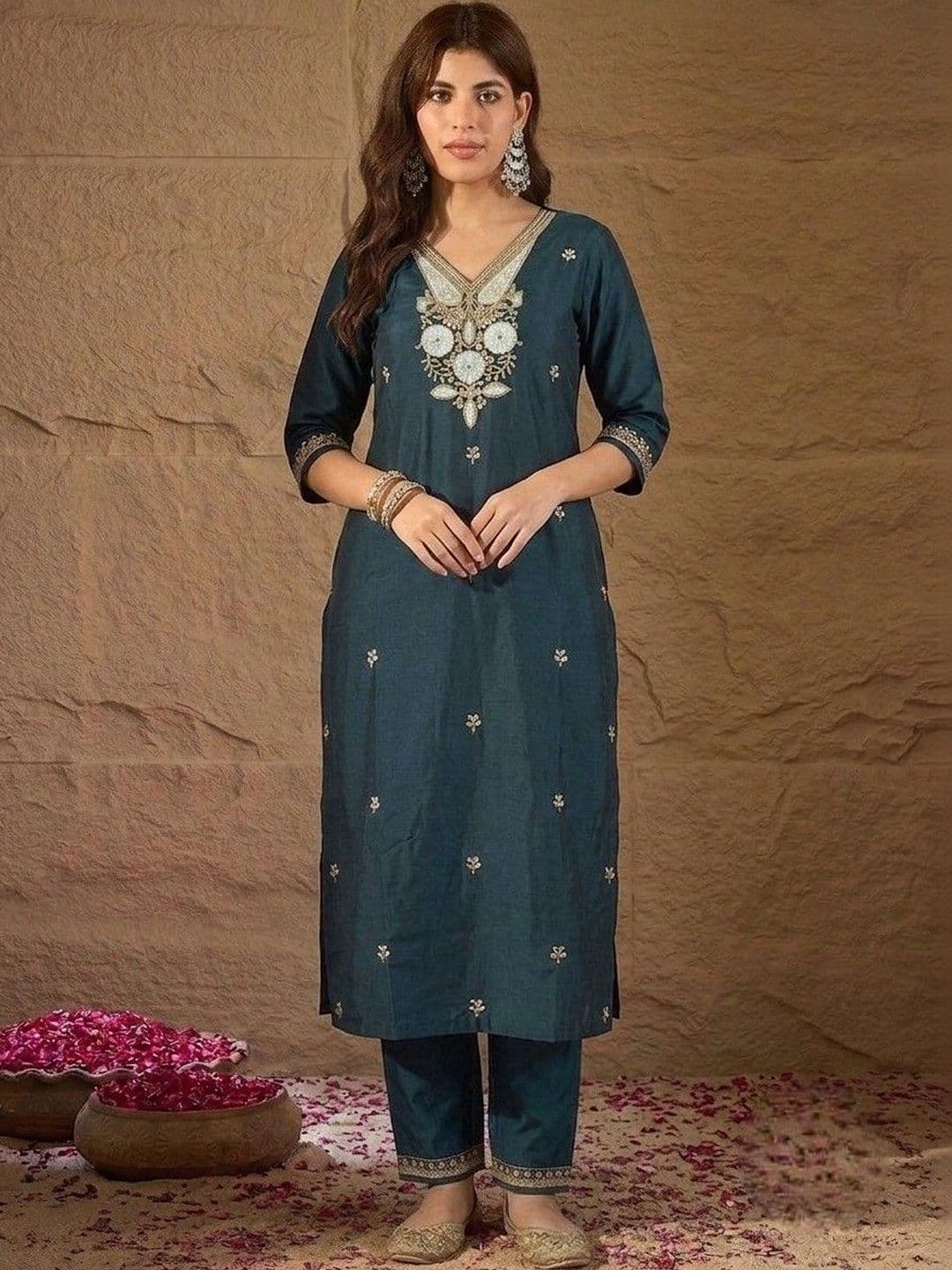 House of Pataudi Women Ethnic Motifs Embroidered Regular Thread Work Kurta with Trousers & With Dupatta thumbnail 6