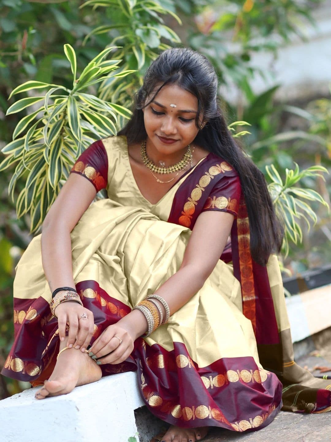 KALINI Woven Design Zari Designer Gadwal Saree thumbnail 4
