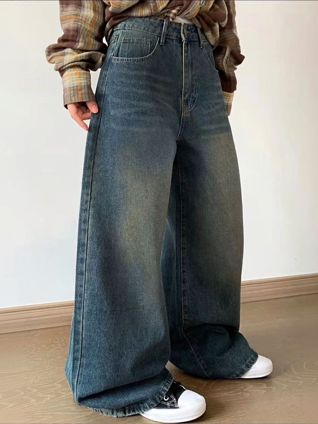 ESLITA Women High-Rise Low Distress Light Fade Jeans thumbnail 4