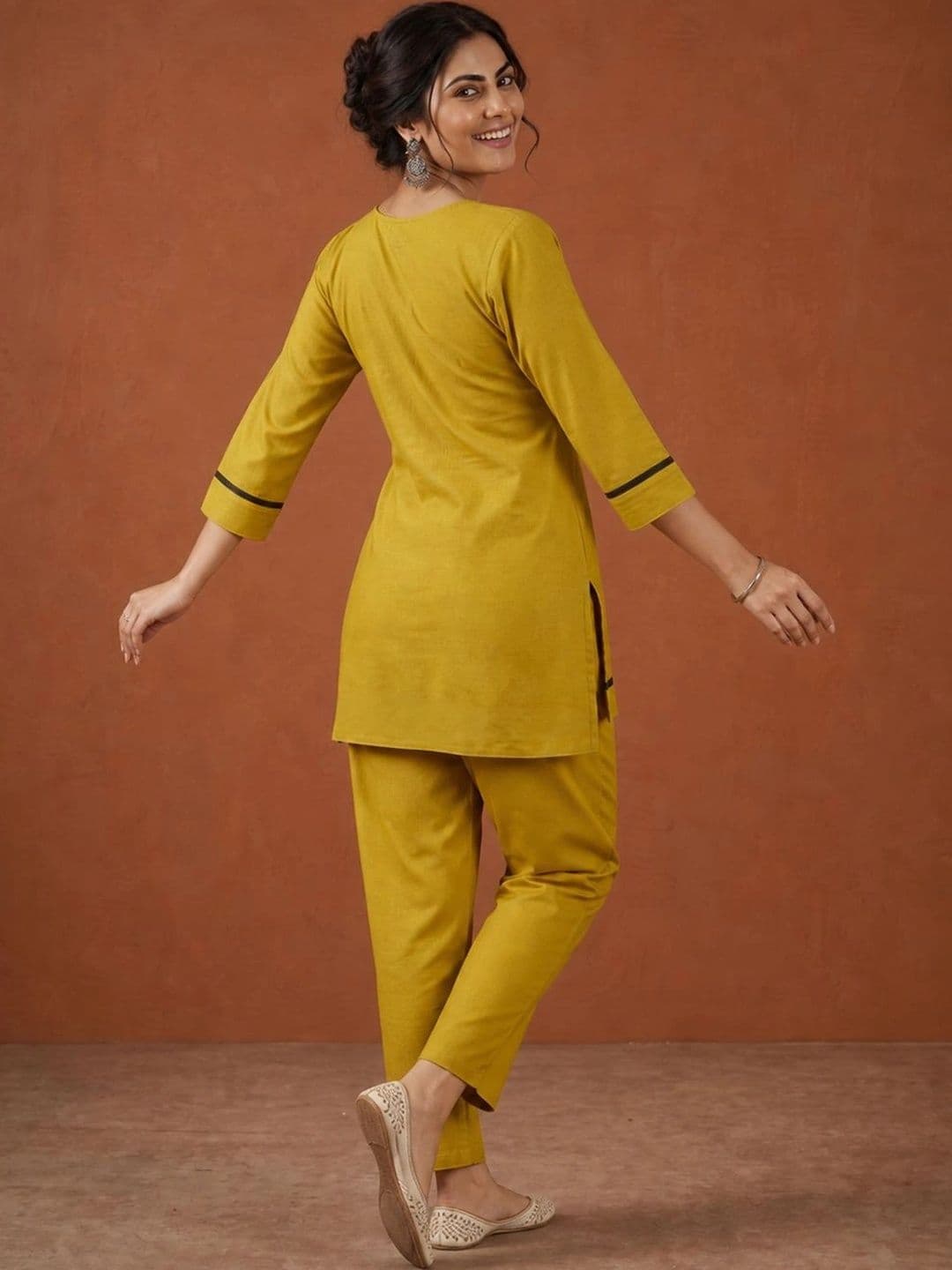 SAINOOR Women Ethnic Motifs Embroidered Regular Thread Work Pure Cotton Kurti with Trousers thumbnail 7