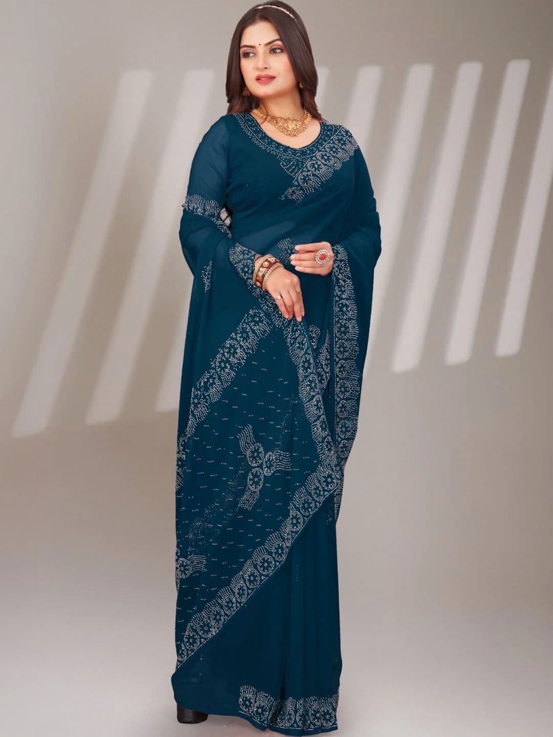 Textile Mantra Textile women Mantra Embellished Poly Chiffon Saree thumbnail 2