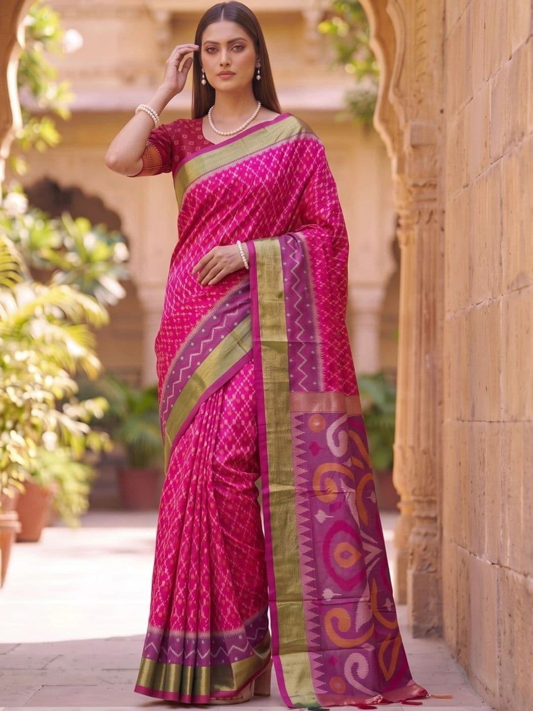 SOURAGYA Zari Silk Blend Banarasi Saree - view 1