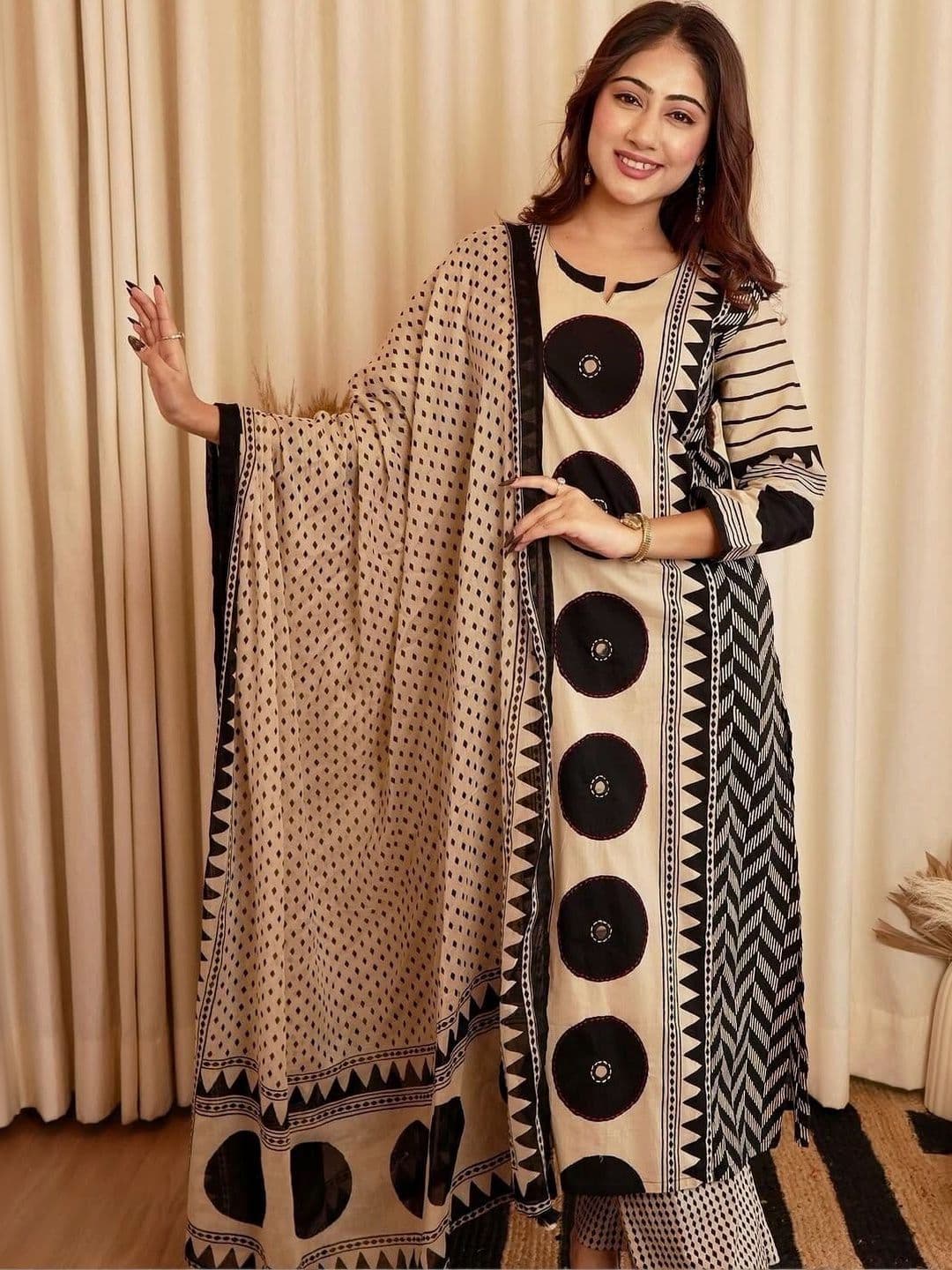 VASTRAPEDIA Women Ethnic Motifs Printed Regular Pure Cotton Kurta with Trousers & With Dupatta thumbnail 6