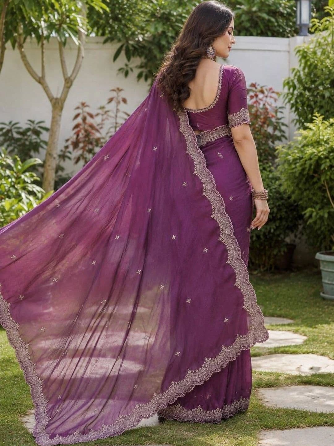 Saanvi Ethnic Motifs Embroidered Poly Georgette Saree thumbnail 2