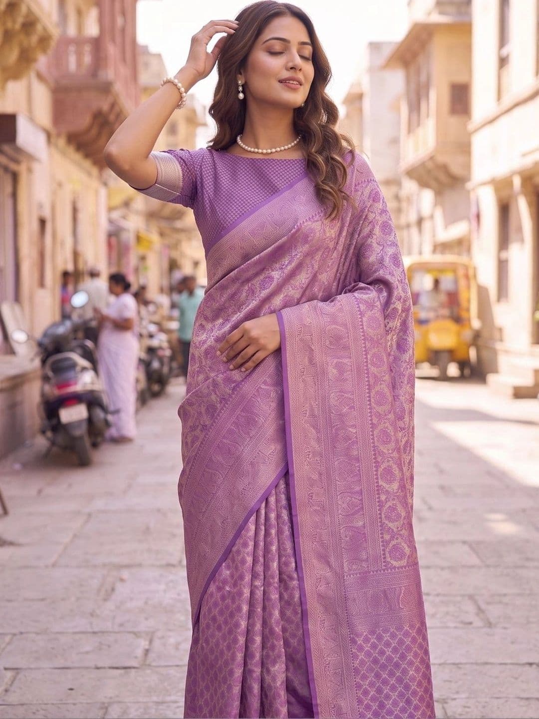 SOURAGYA Woven Design Zari Silk Blend Banarasi Saree thumbnail 4