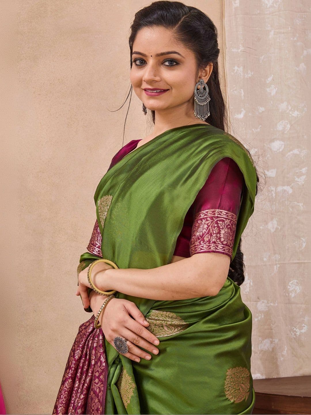 Mitera Woven Design Zari Art Silk Saree thumbnail 4