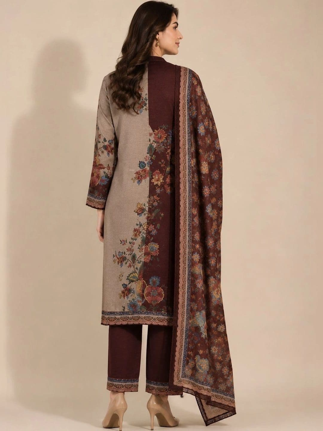 Wool's Kart Women Floral Printed Regular Kurta with Trousers & With Dupatta thumbnail 3