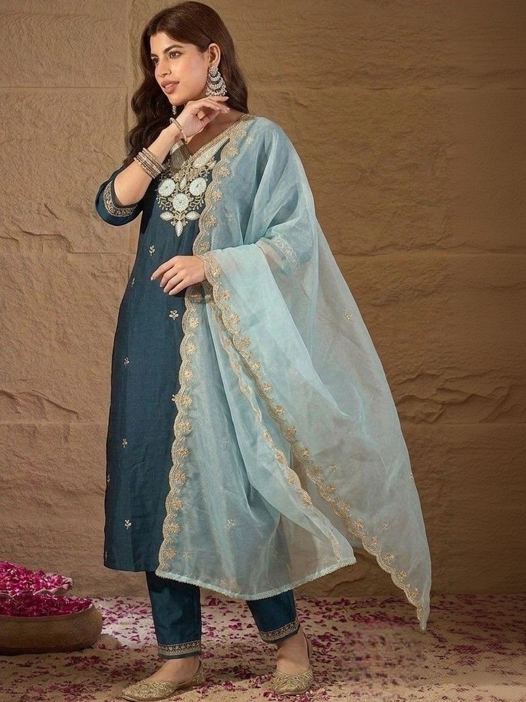 House of Pataudi Women Ethnic Motifs Embroidered Regular Thread Work Kurta with Trousers & With Dupatta thumbnail 3
