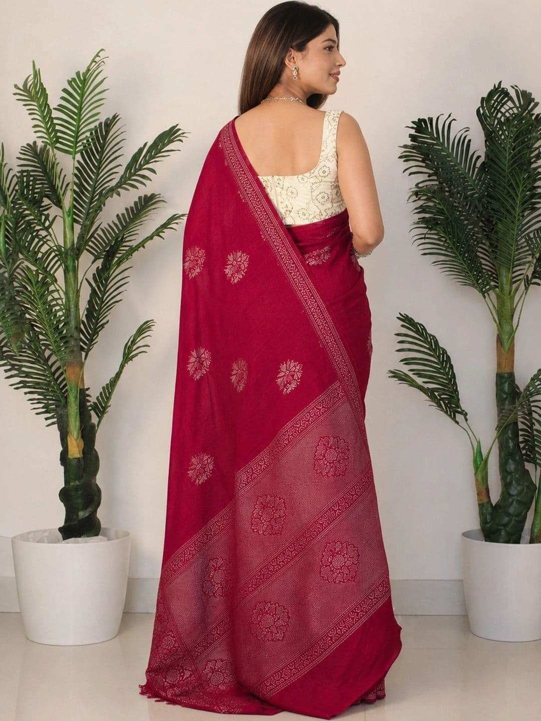 Sanwariya Silk Woven Design Zari Silk Blend Saree thumbnail 3