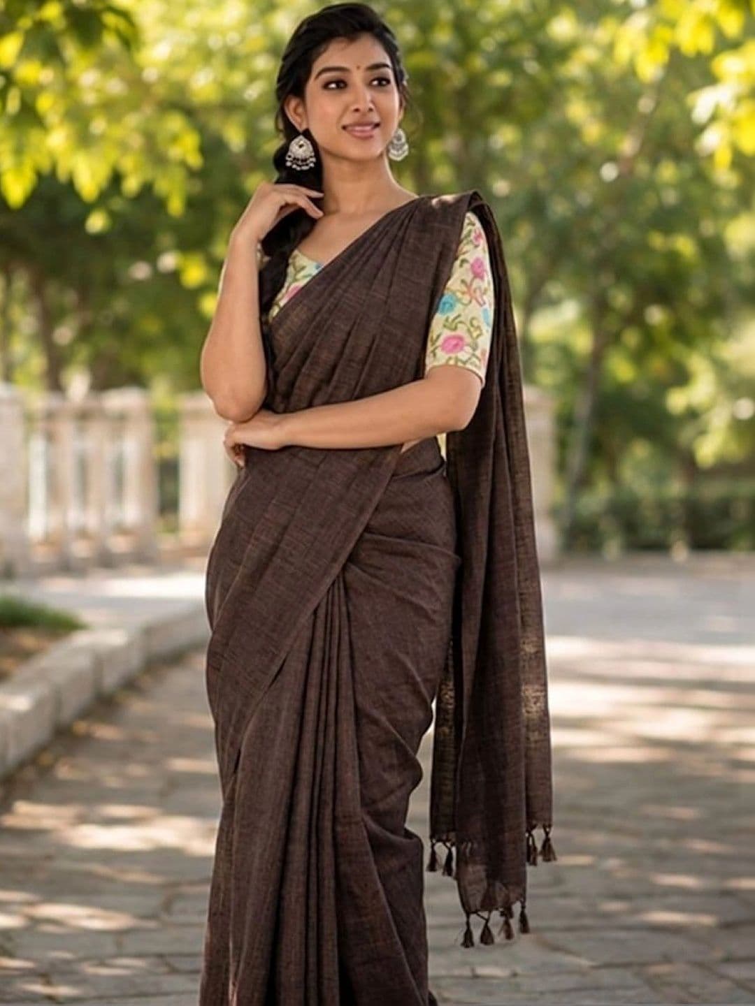 Devmora Pure Cotton Saree thumbnail 2