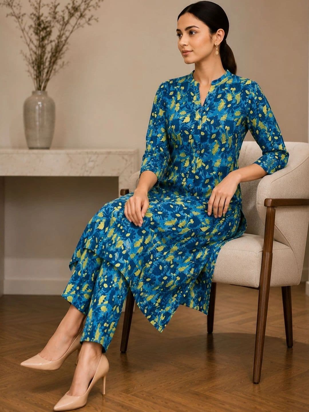 Bunai Women Printed Regular Kurta with Trousers thumbnail 3