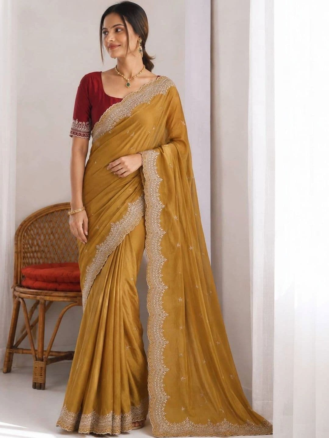 Saanvi Ethnic Motifs Embroidered Poly Georgette Saree thumbnail 5