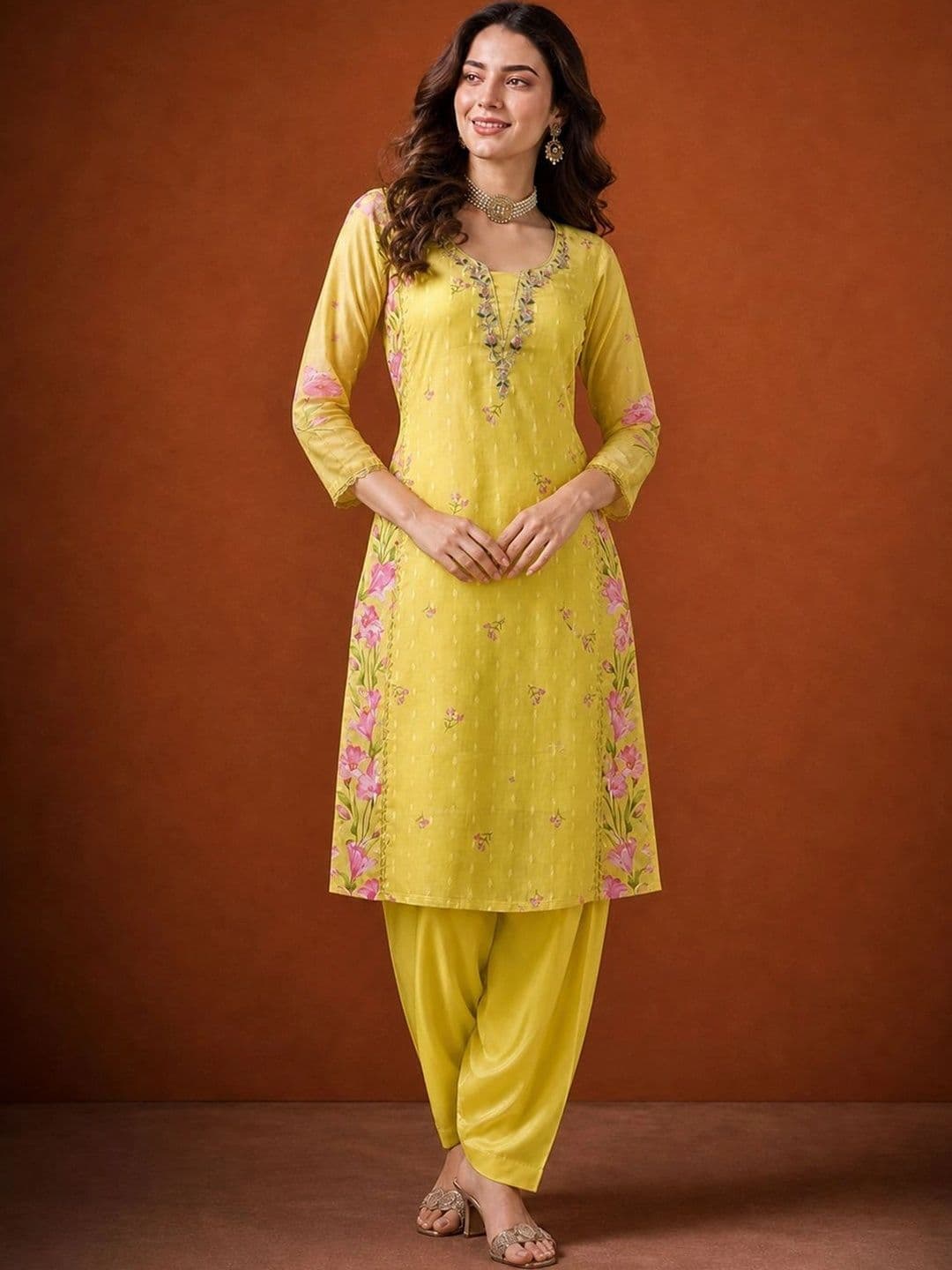 SAINOOR Women Floral Embroidered Regular Thread Work Kurta with Patiala & With Dupatta thumbnail 3
