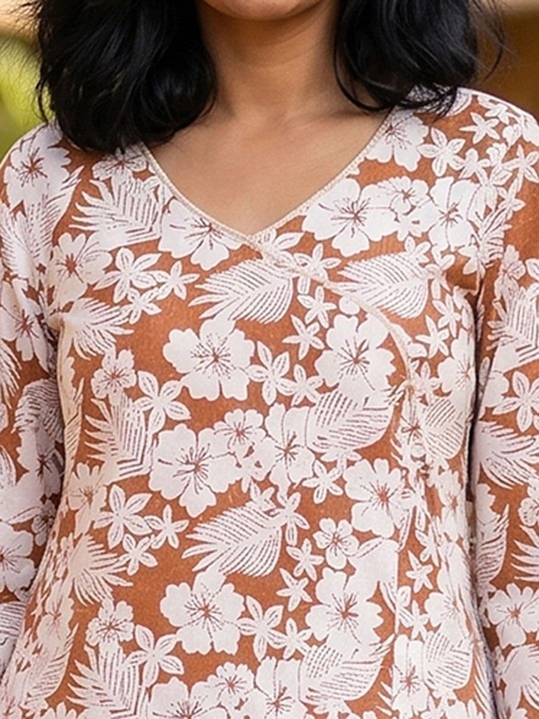 KALINI Women Floral Printed Indie Florals Kurta thumbnail 4
