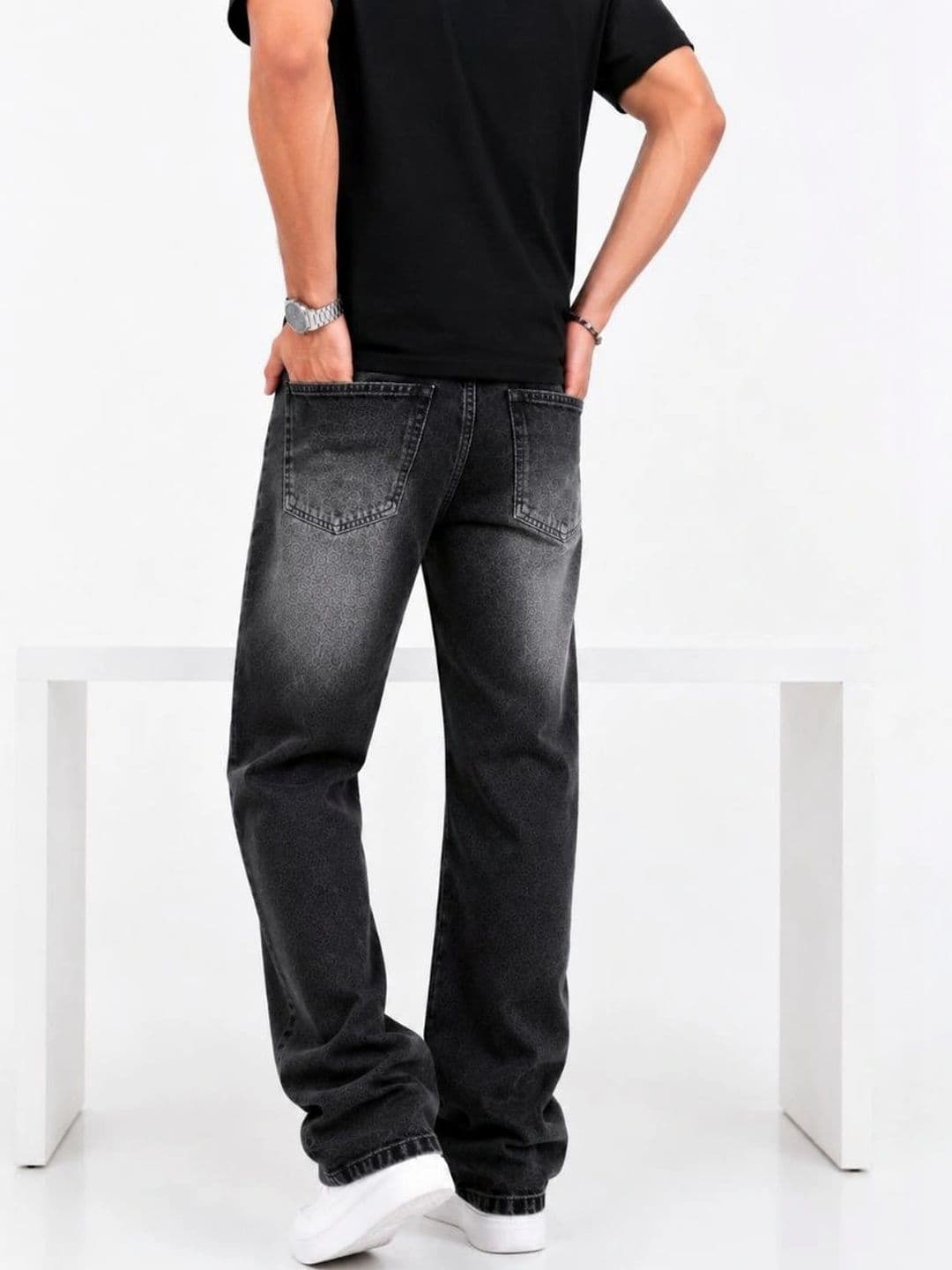 me Queen Men Straight Fit Mid-Rise Light Fade Jeans thumbnail 4