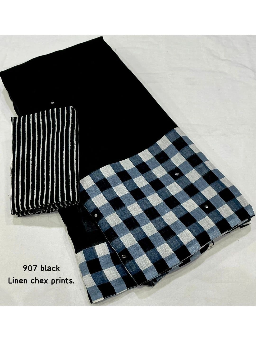 Swaraas Checked Pure Linen Saree thumbnail 4