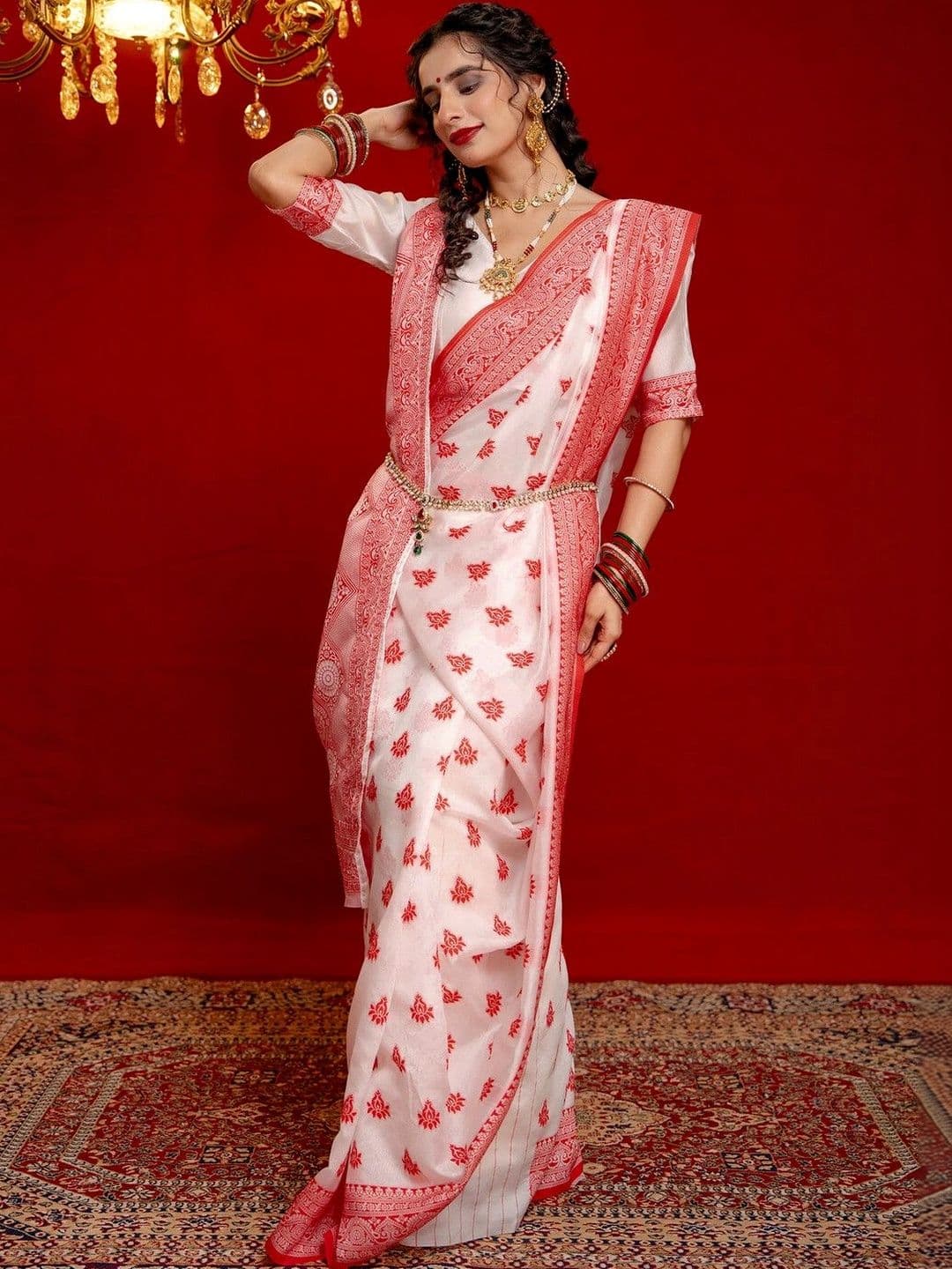 Satrani Woven Silk Baluchari Saree with Blouse Piece thumbnail 5