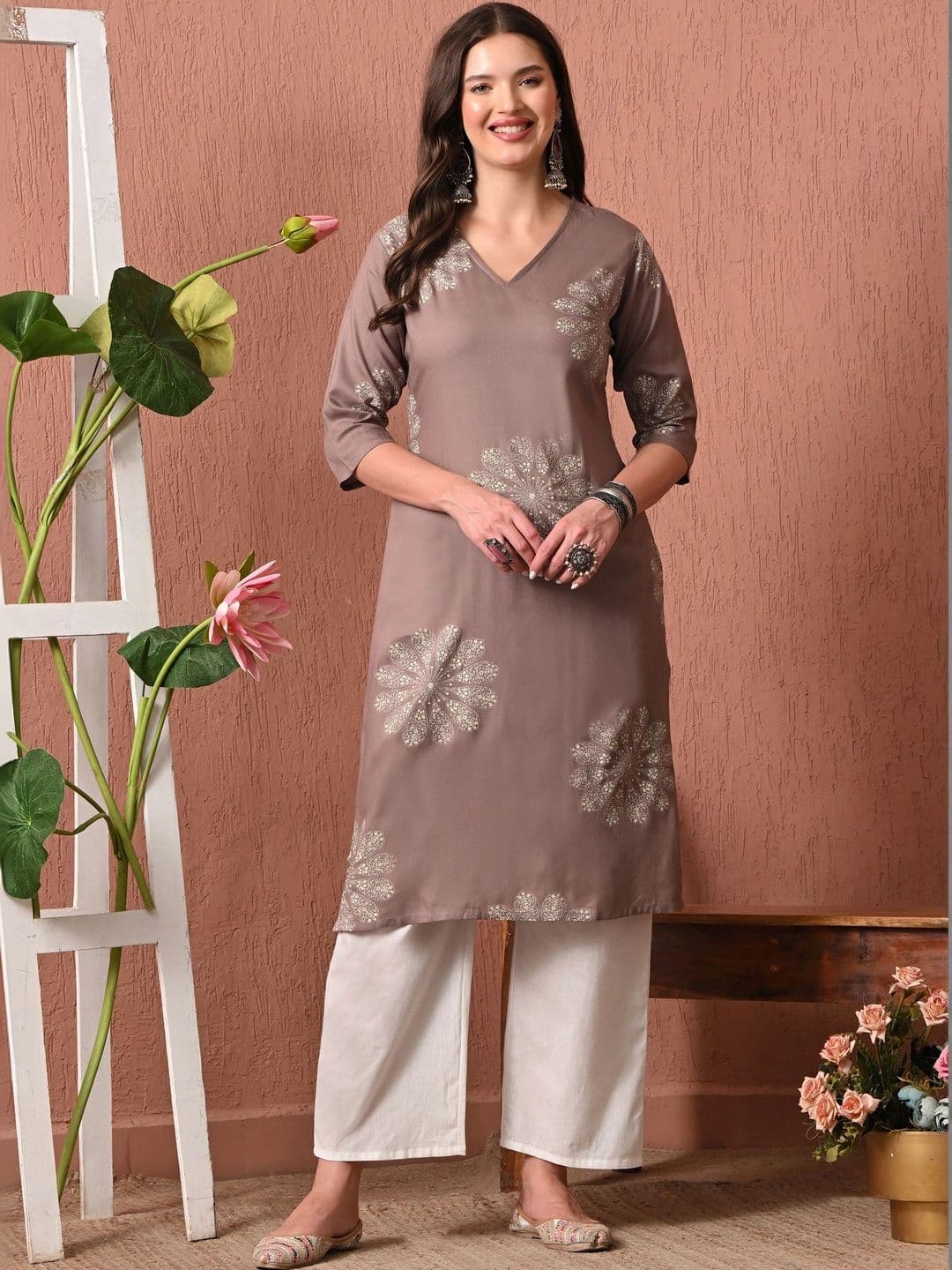 HERE&NOW Women Embellished Thread Work Kurta - view 1
