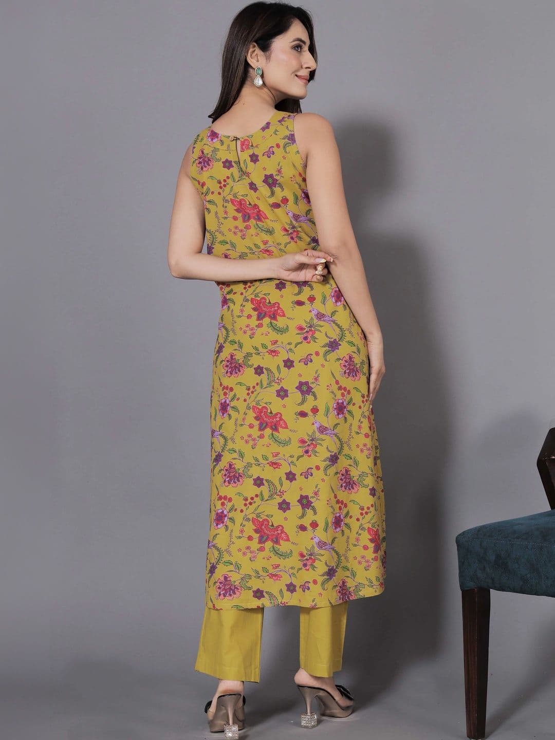 all about you Women Floral Printed Regular Kurta with Trousers thumbnail 5