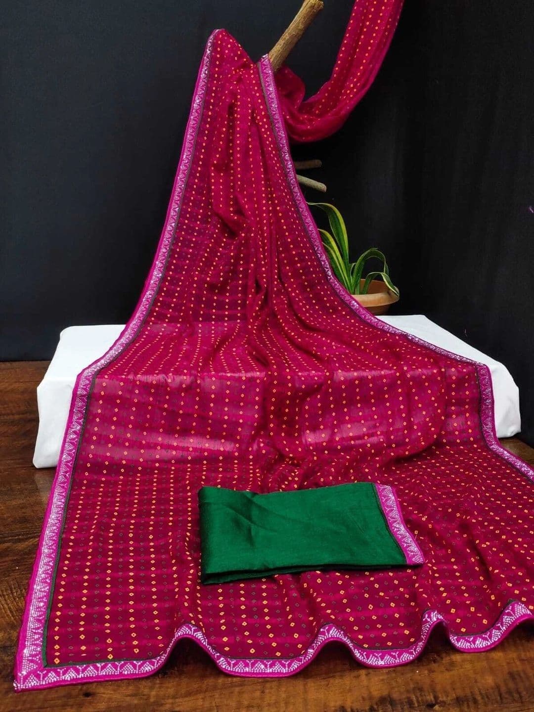 PRANU TRENDS Bandhani Zari Poly Georgette Saree thumbnail 2
