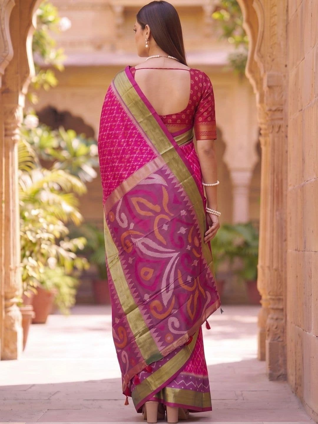 SOURAGYA Zari Silk Blend Banarasi Saree thumbnail 5