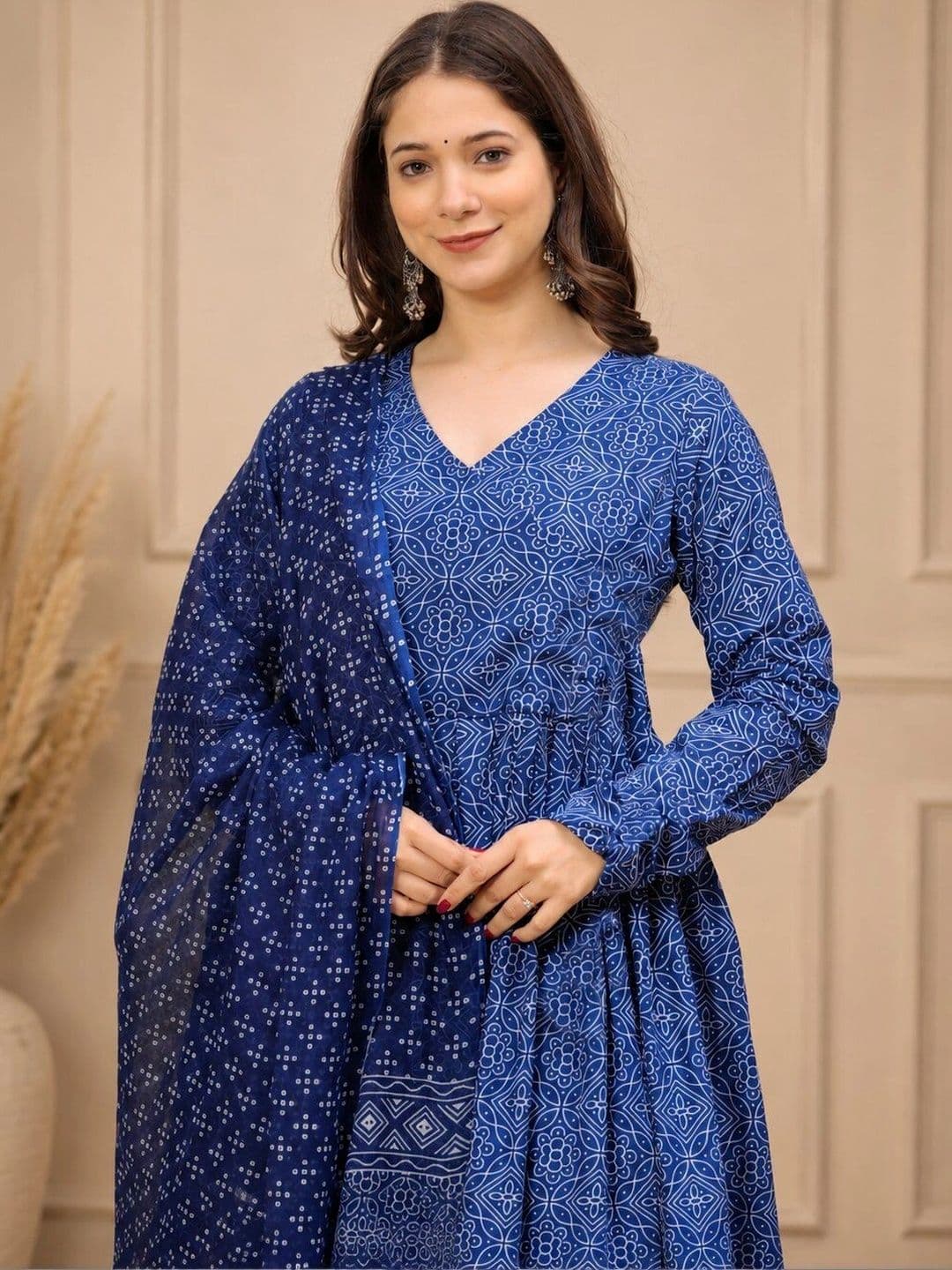 Chhipa Prints Women Leheriya Printed Angrakha Kurta with Trousers & With Dupatta thumbnail 2