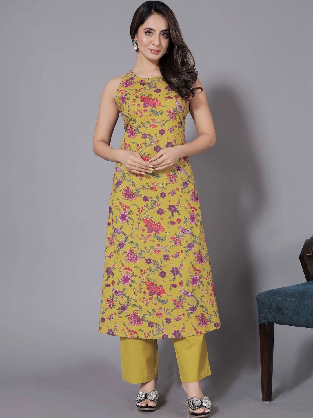 all about you Women Floral Printed Regular Kurta with Trousers thumbnail 3