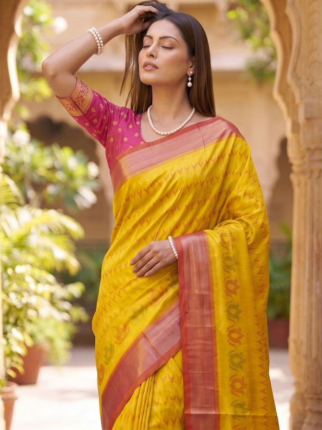 SOURAGYA Zari Silk Blend Banarasi Saree thumbnail 2