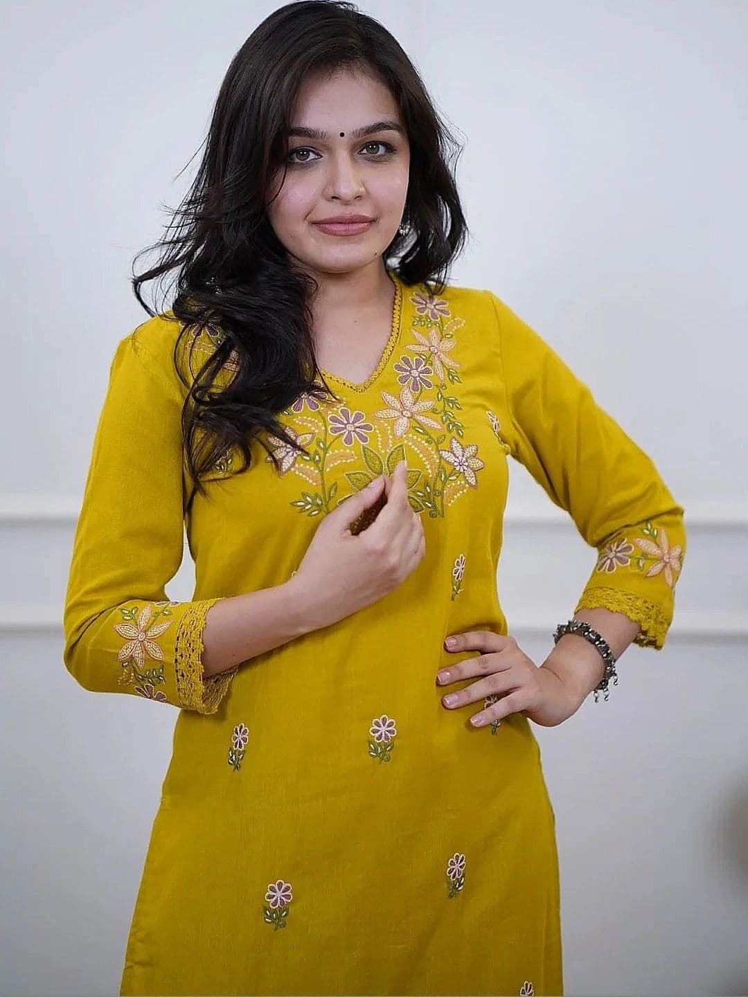 Kethi Fashion Women Floral Embroidered Regular Thread Work Pure Cotton Kurta with Trousers thumbnail 5