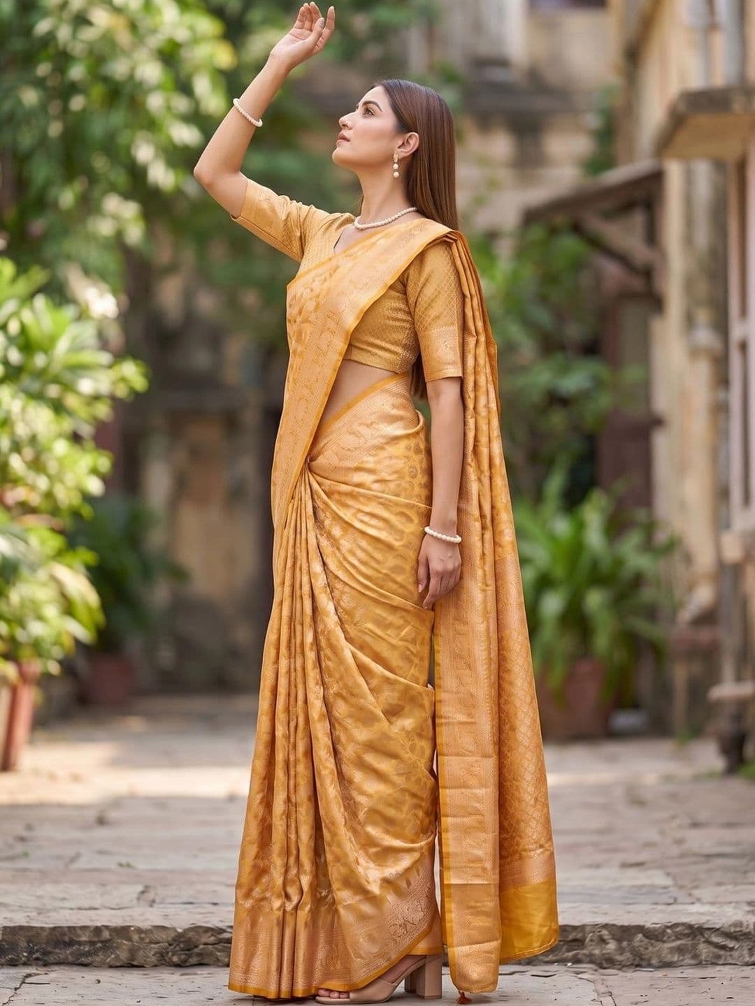 SOURAGYA Woven Design Zari Silk Blend Banarasi Saree thumbnail 5