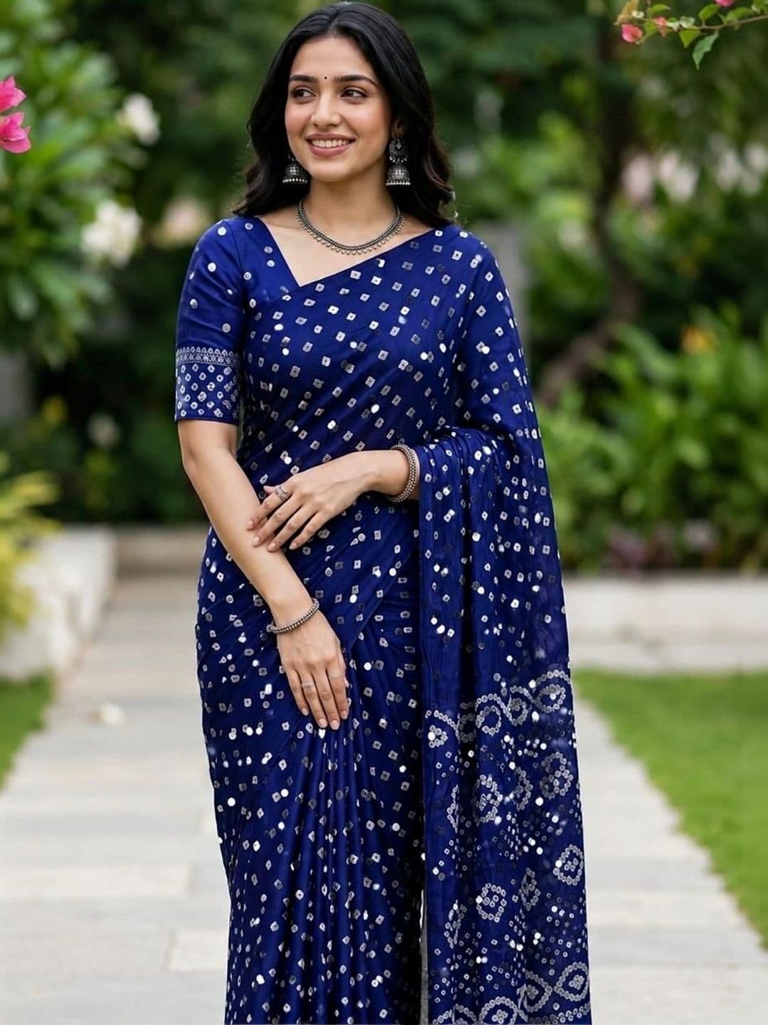 VAMIKA FASHION Embellished Saree thumbnail 7