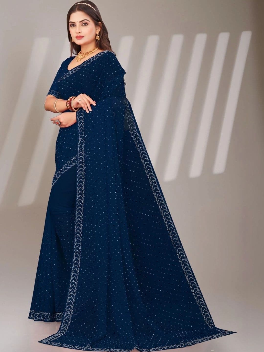 Fashion Mantra Embroidered Poly Chiffon Saree thumbnail 4