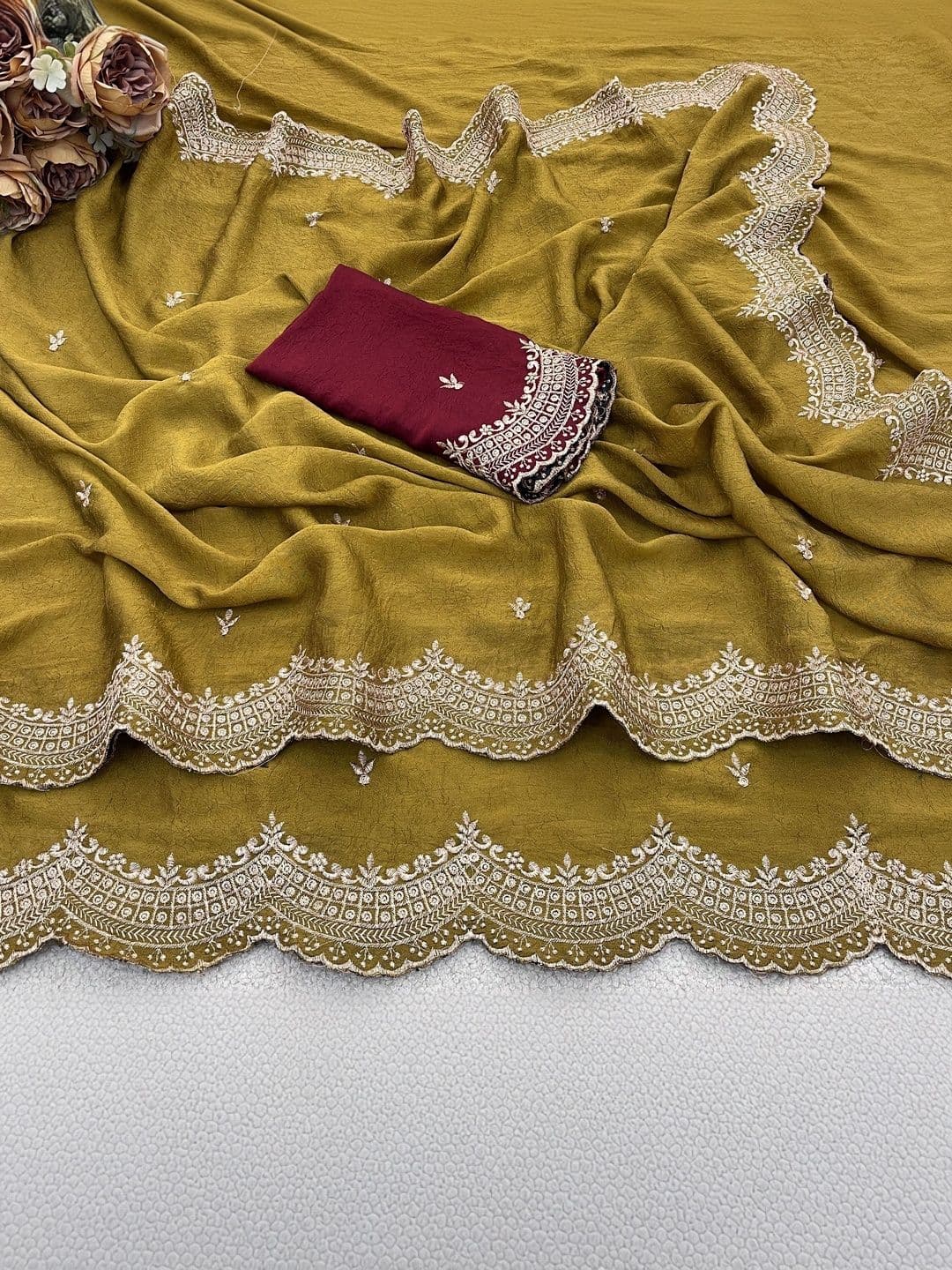 Saanvi Ethnic Motifs Embroidered Poly Georgette Saree thumbnail 5