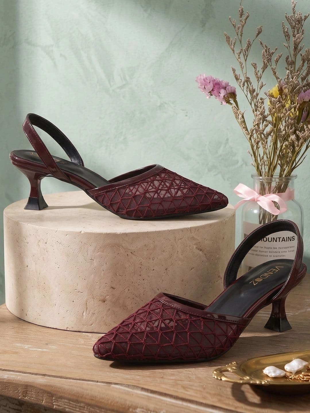 VENDOZ Slim Heeled Pumps - view 1