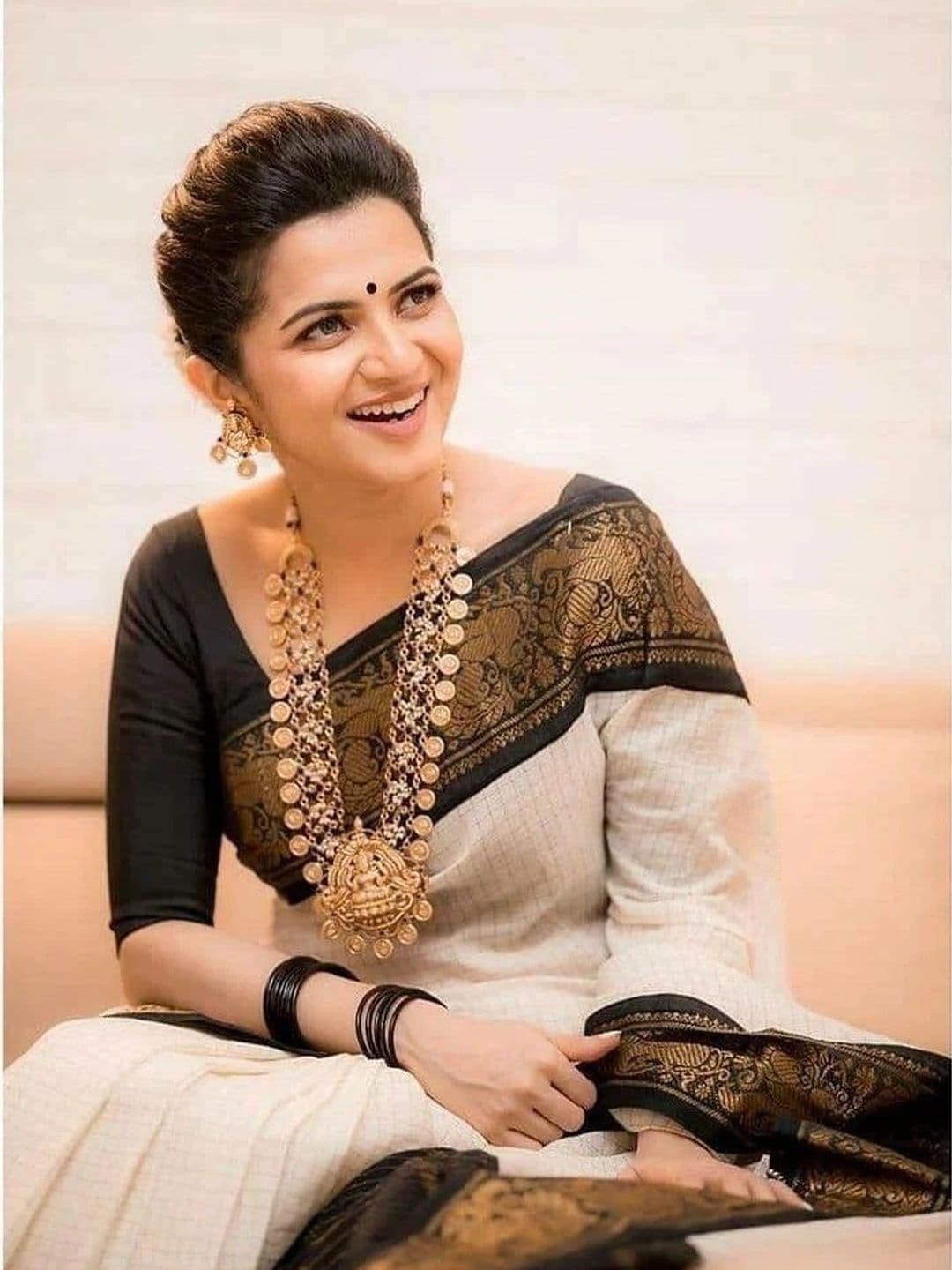 revika Woven Design Zari Art Silk Designer Kanjeevaram Saree thumbnail 2