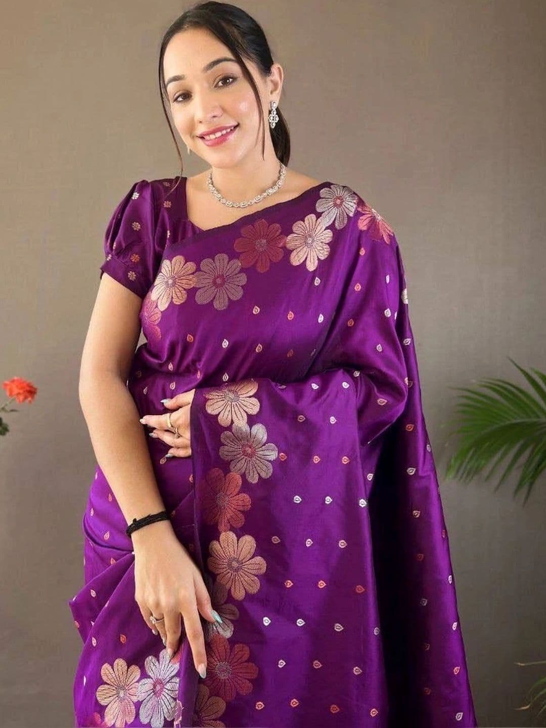 revika Floral Zari Art Silk Designer Kanjeevaram Saree thumbnail 3