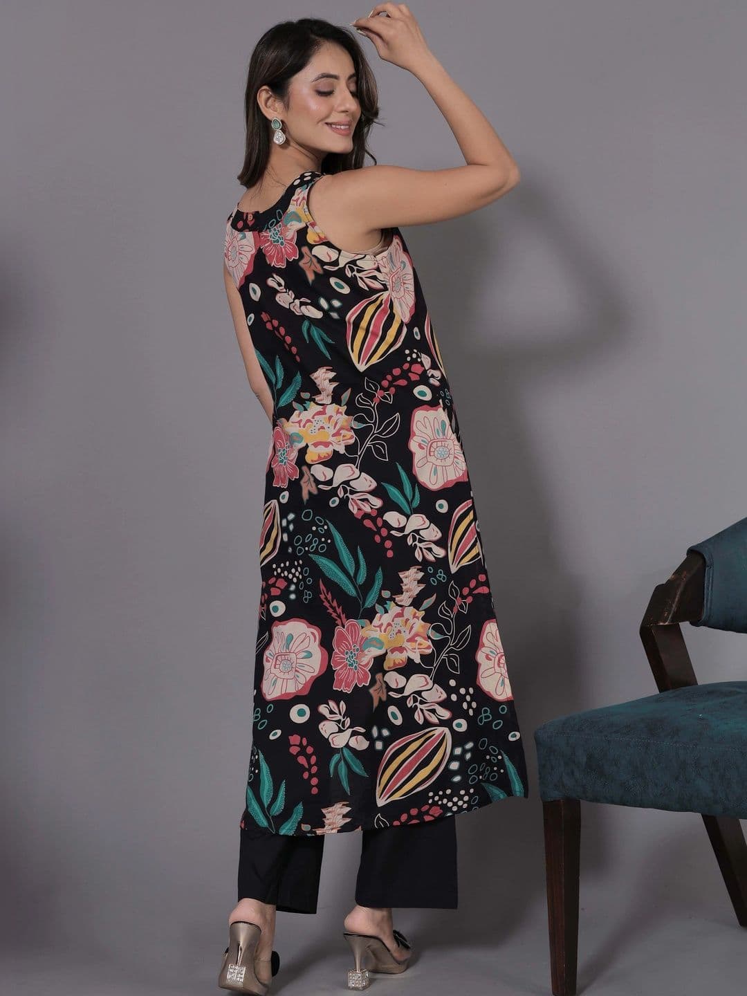 all about you Women Floral Printed Regular Kurta with Palazzos thumbnail 3
