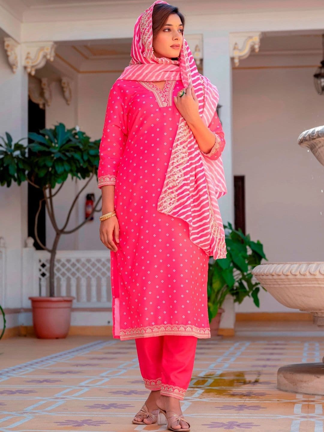 SRF KURTI HUB Women Ethnic Motifs Printed Regular Thread Work Kurta with Trousers & With Dupatta thumbnail 4