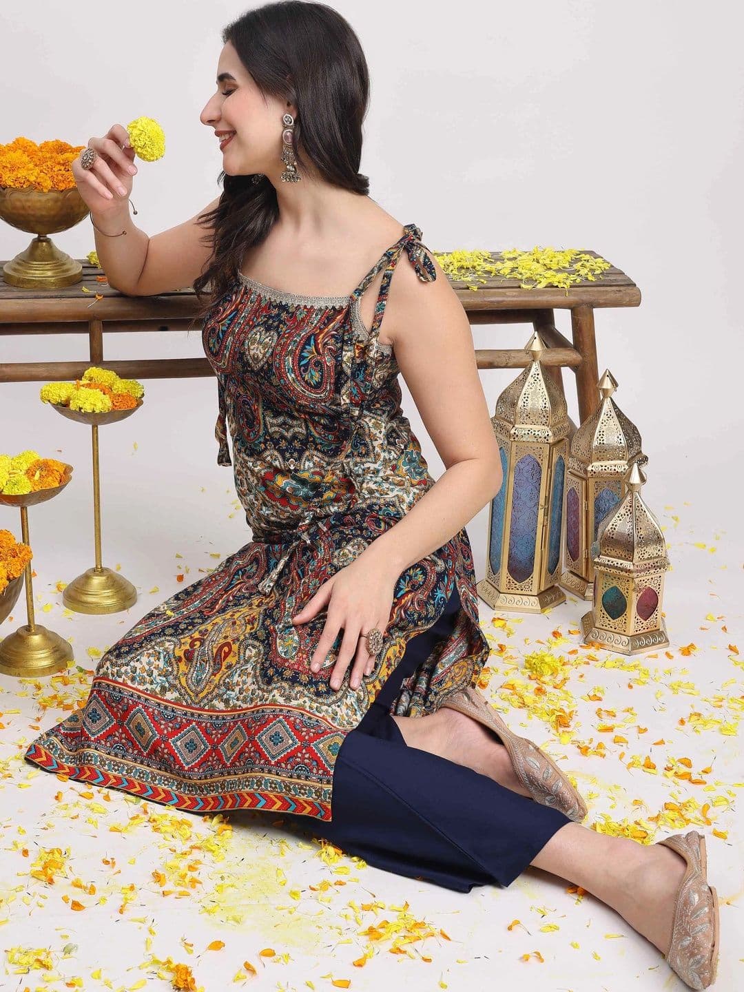 TextileNow Women Paisley Printed Regular Kurta with Trousers thumbnail 4