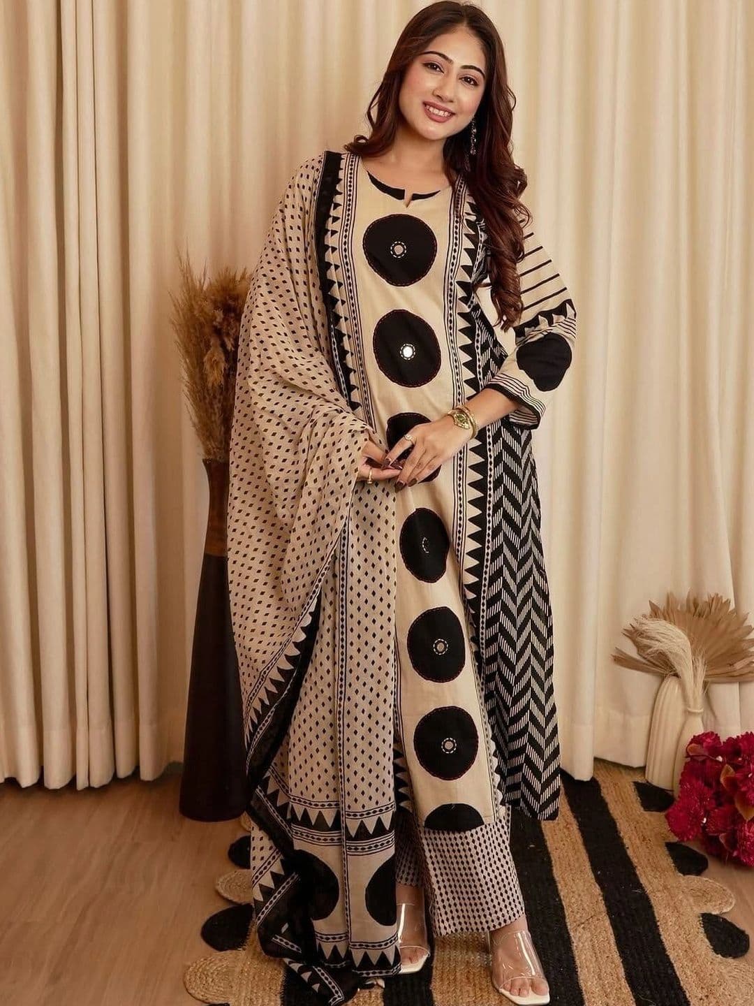 VASTRAPEDIA Women Ethnic Motifs Printed Regular Pure Cotton Kurta with Trousers & With Dupatta thumbnail 4