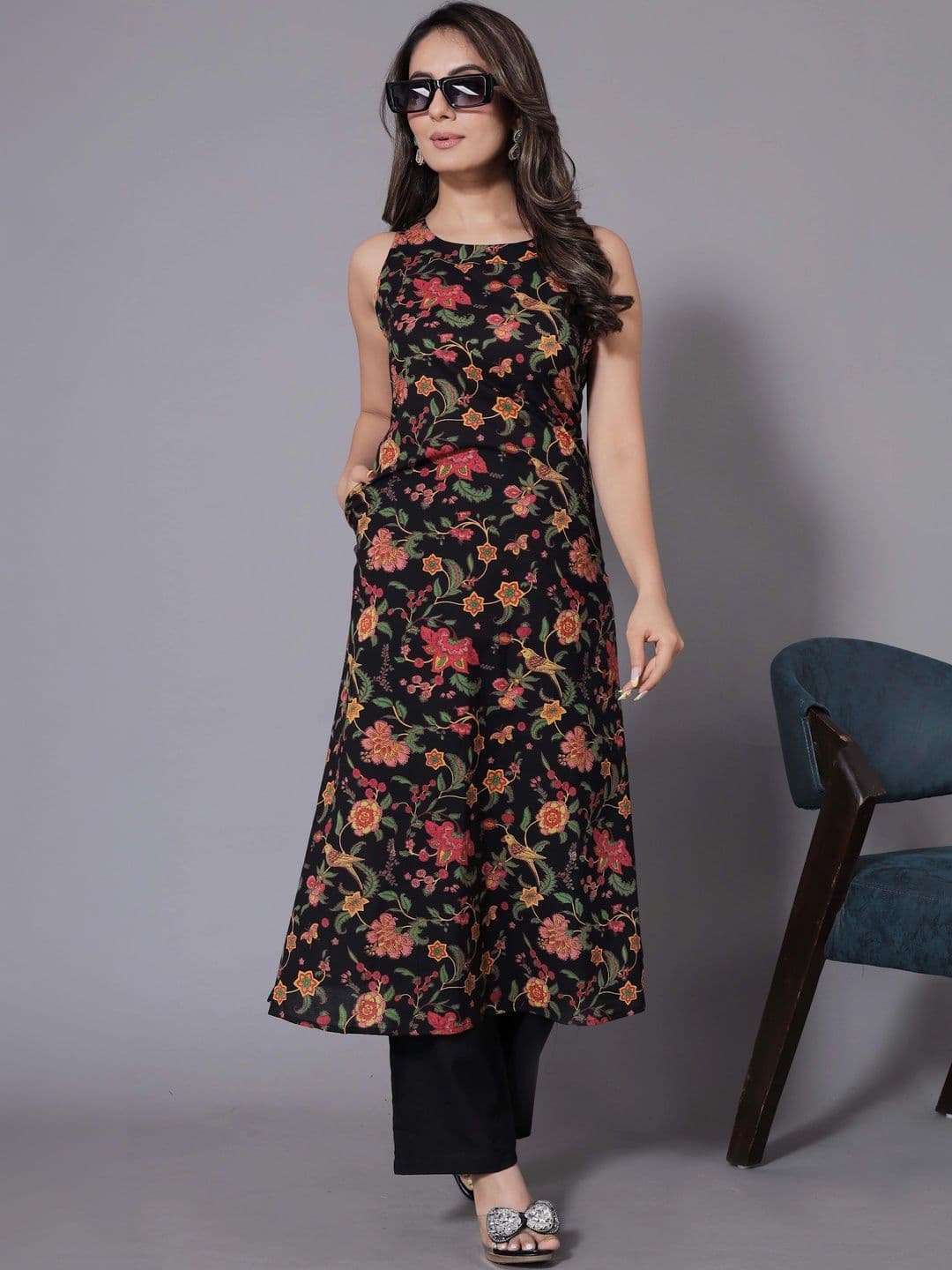 all about you Women Floral Printed Regular Kurta with Trousers thumbnail 4