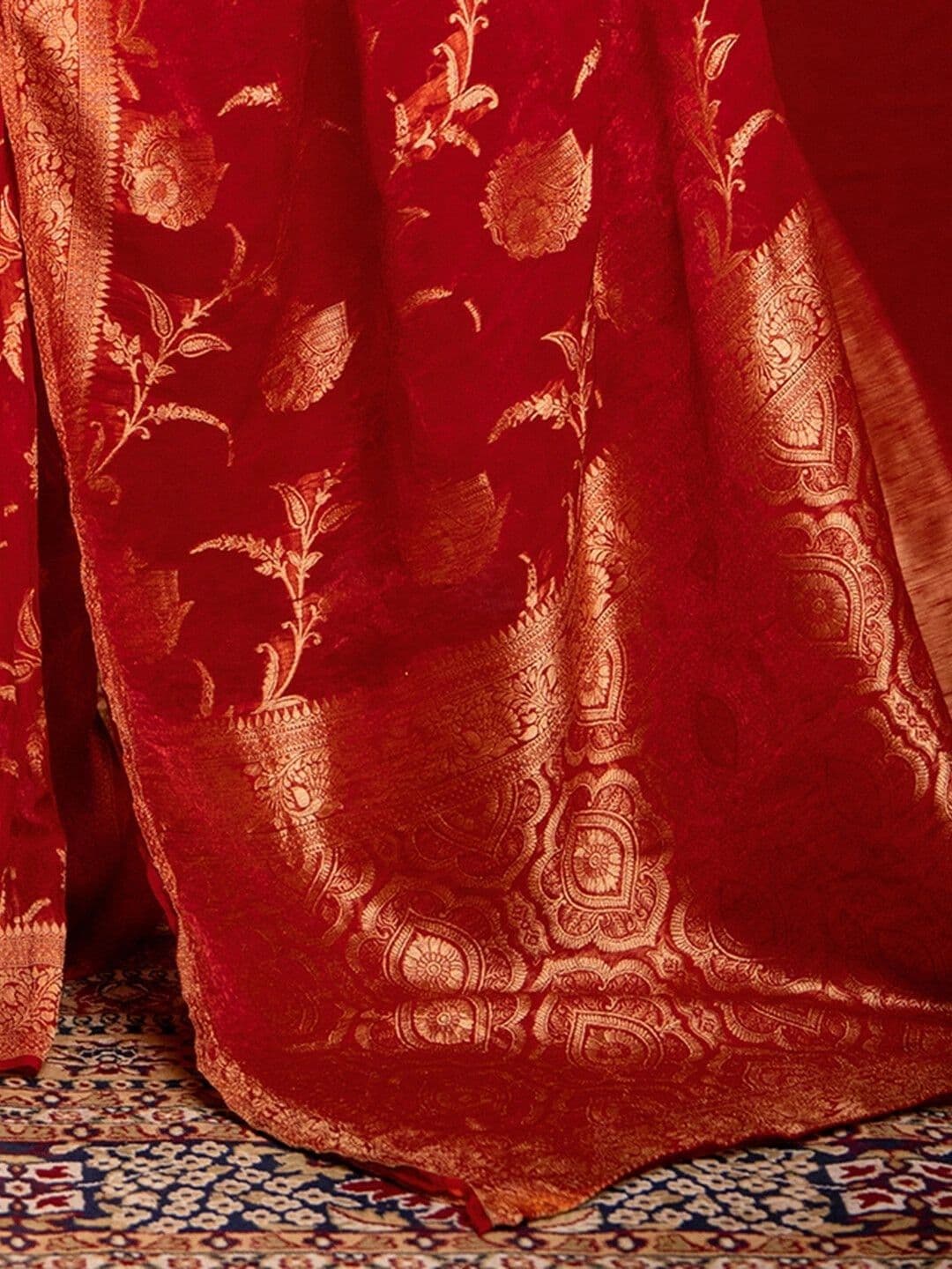 Satrani Zari Woven Tissue Saree with Blouse Piece thumbnail 2
