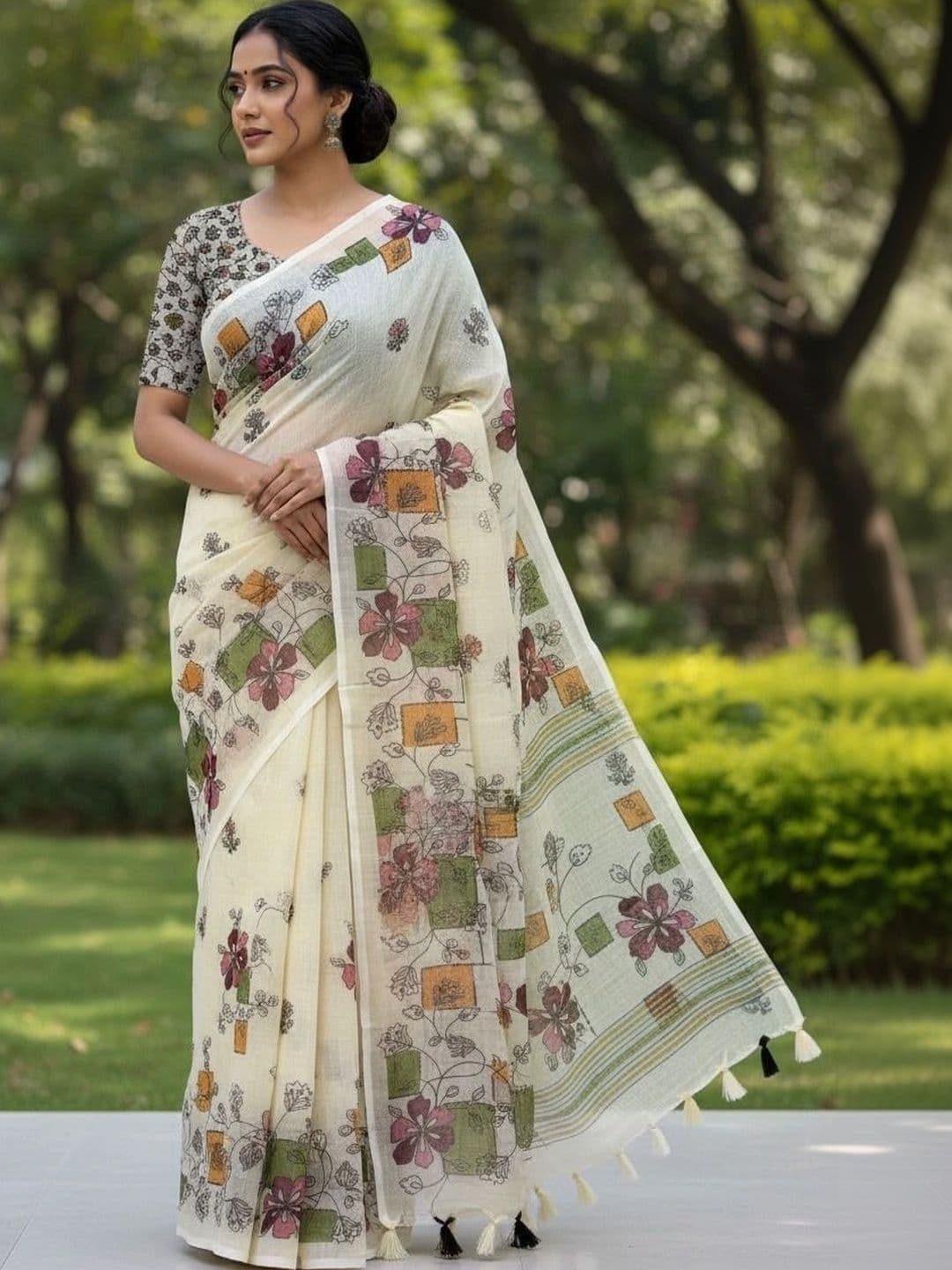 Fashion Mantra Floral Linen Blend Saree thumbnail 3