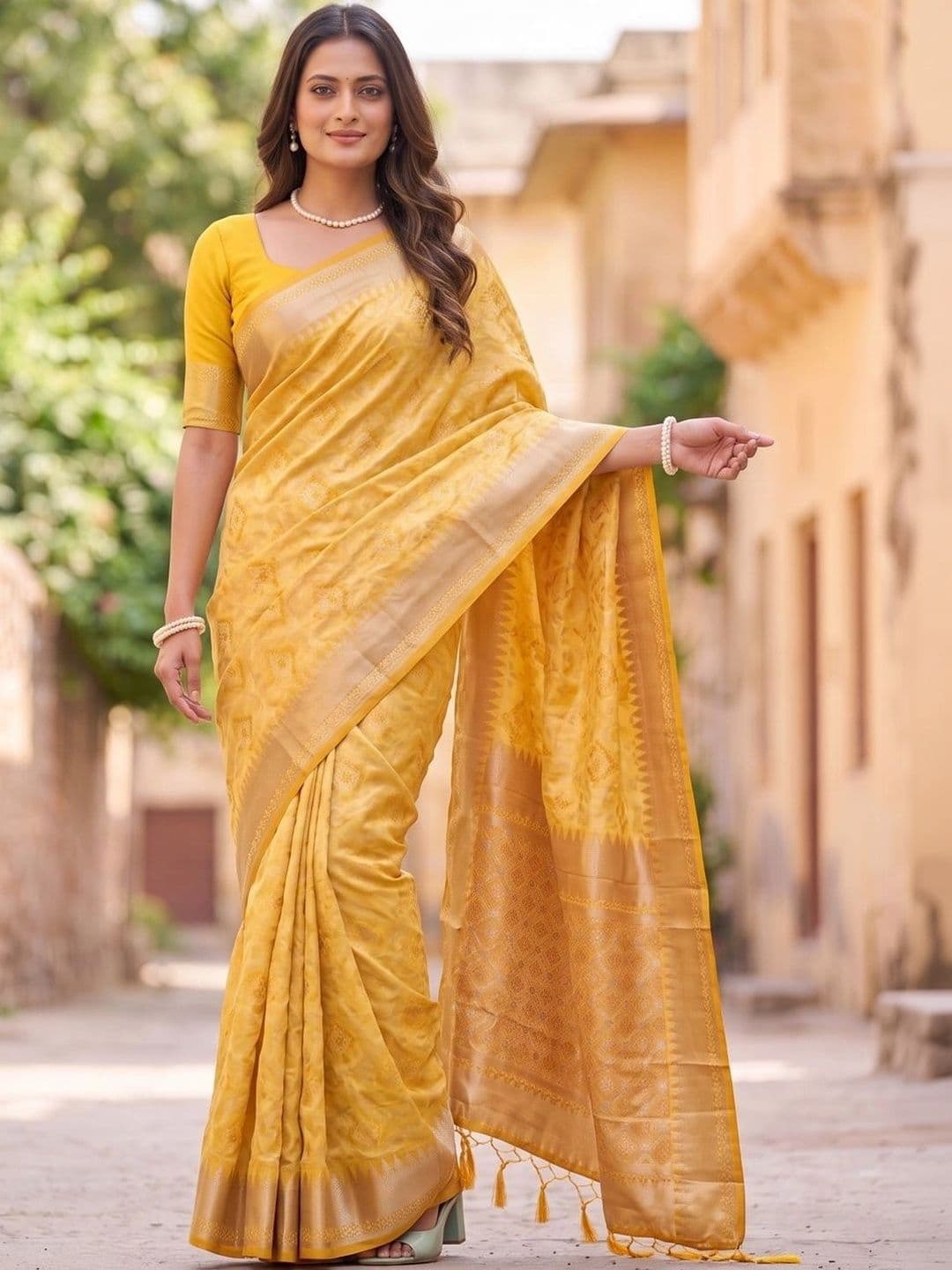 SOURAGYA Woven Design Zari Silk Blend Kanjeevaram Saree thumbnail 4