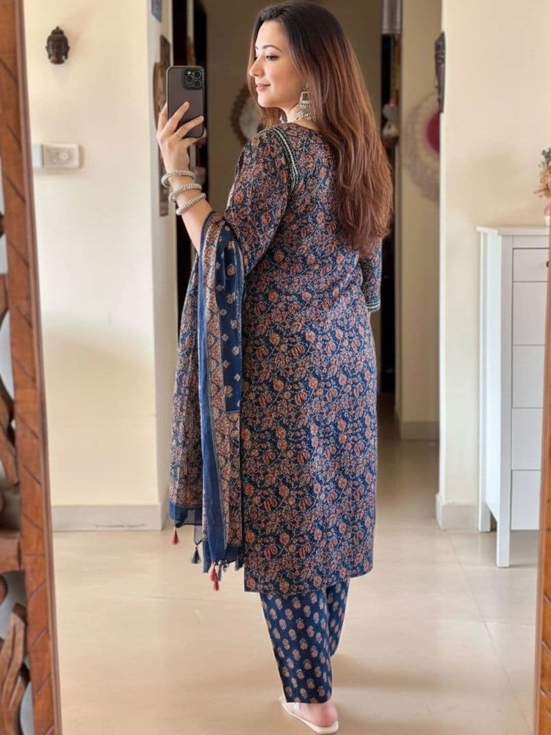 SRF KURTI HUB Women Ethnic Motifs Printed Regular Mirror Work Kurta with Trousers & With Dupatta thumbnail 5