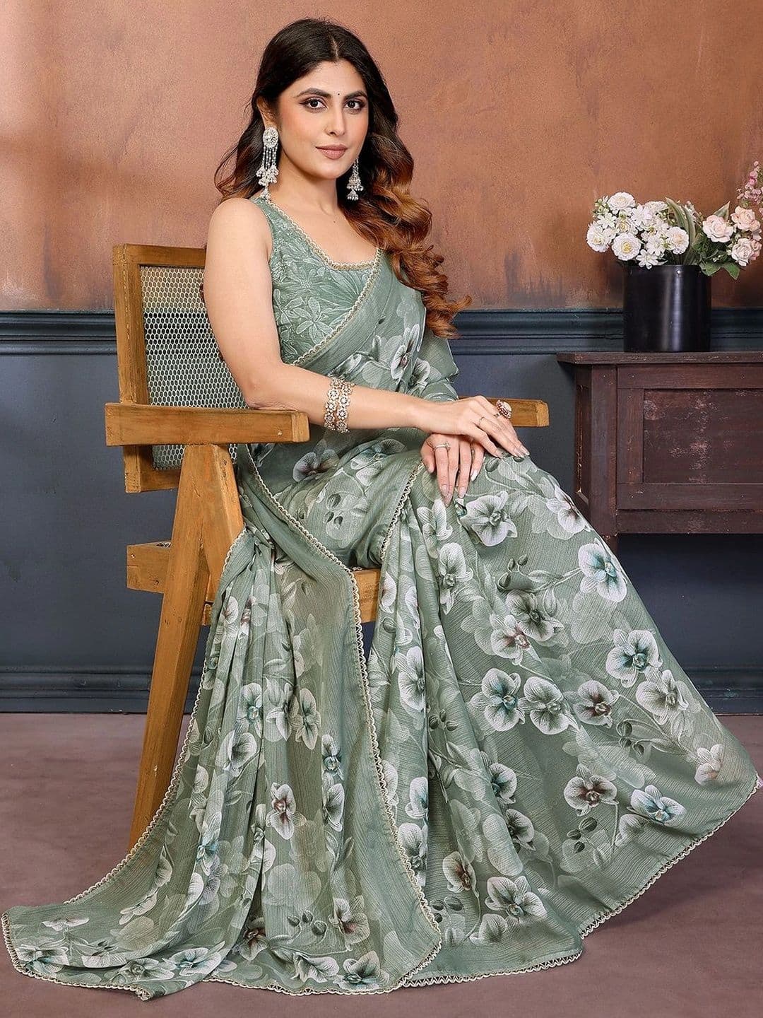 Urban Pallu Floral Pure Chiffon Designer Saree thumbnail 2