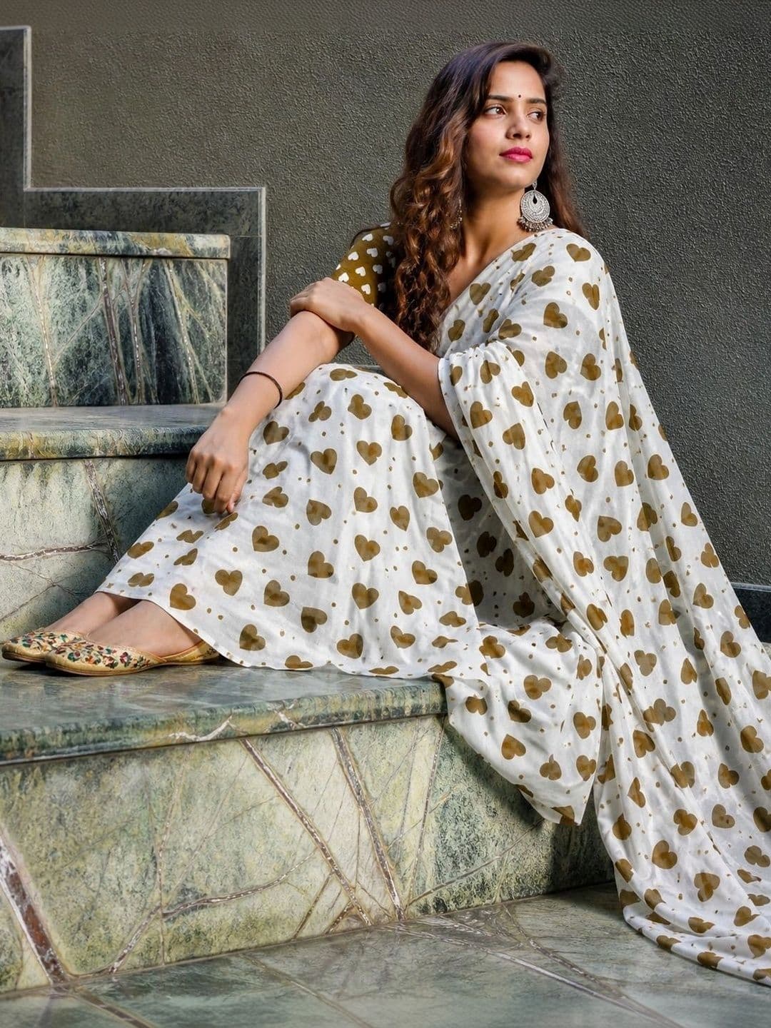 PRANU TRENDS Poly Georgette Saree - view 1